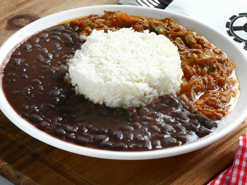 Arroz con Habichuelas - Ropa Vieja- Franquicias Aires De Trapiche